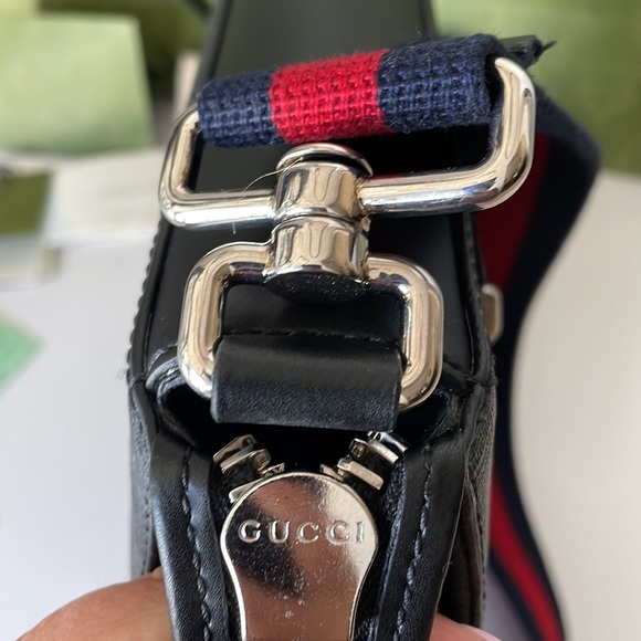 ❌(SOLD)❌NWT-AUTHENTIC UNISEX MESSENGER LEATHER BAG GUCCI, MADE IN ITALY. - Picture 13 of 17
